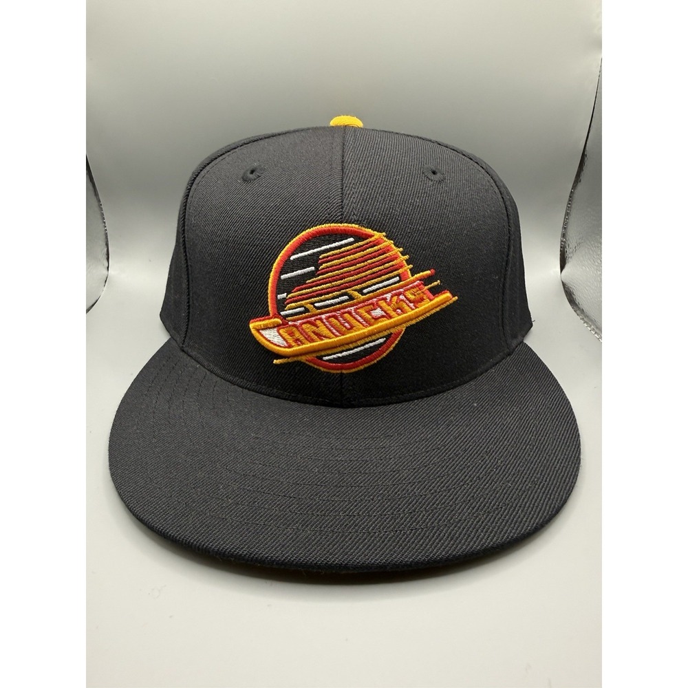 Vancouver Canucks Mitchell & Ness Fitted Hat 7 1/4 Black Skate Logo Retro Hockey